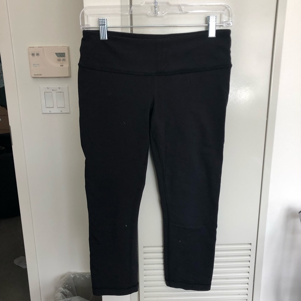Lululemon leggings black size 6 wunder under crop